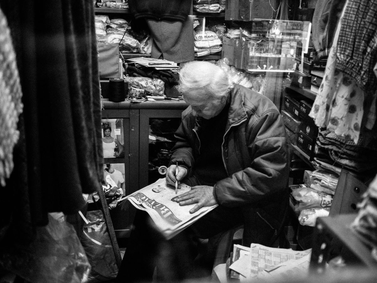 Erol Bey, mender in Firuzaga. Istanbul (Turkey), February 2011. © Gregory Dziedzic Photography.