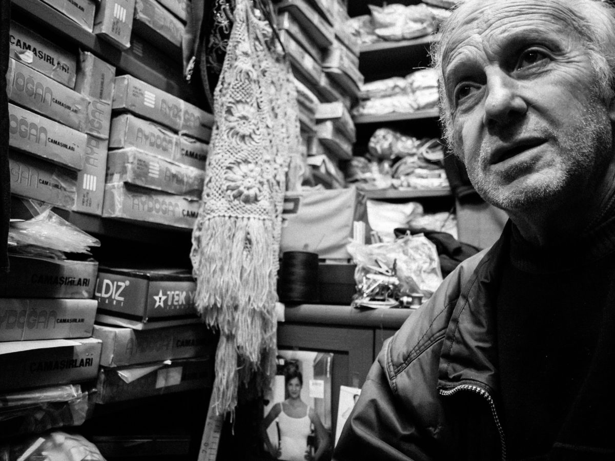Erol Bey, mender in Firuzaga. Istanbul (Turkey), February 2011. © Gregory Dziedzic Photography.